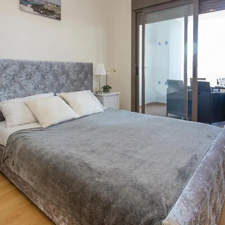1 Bedroom Awesome In Apartment *